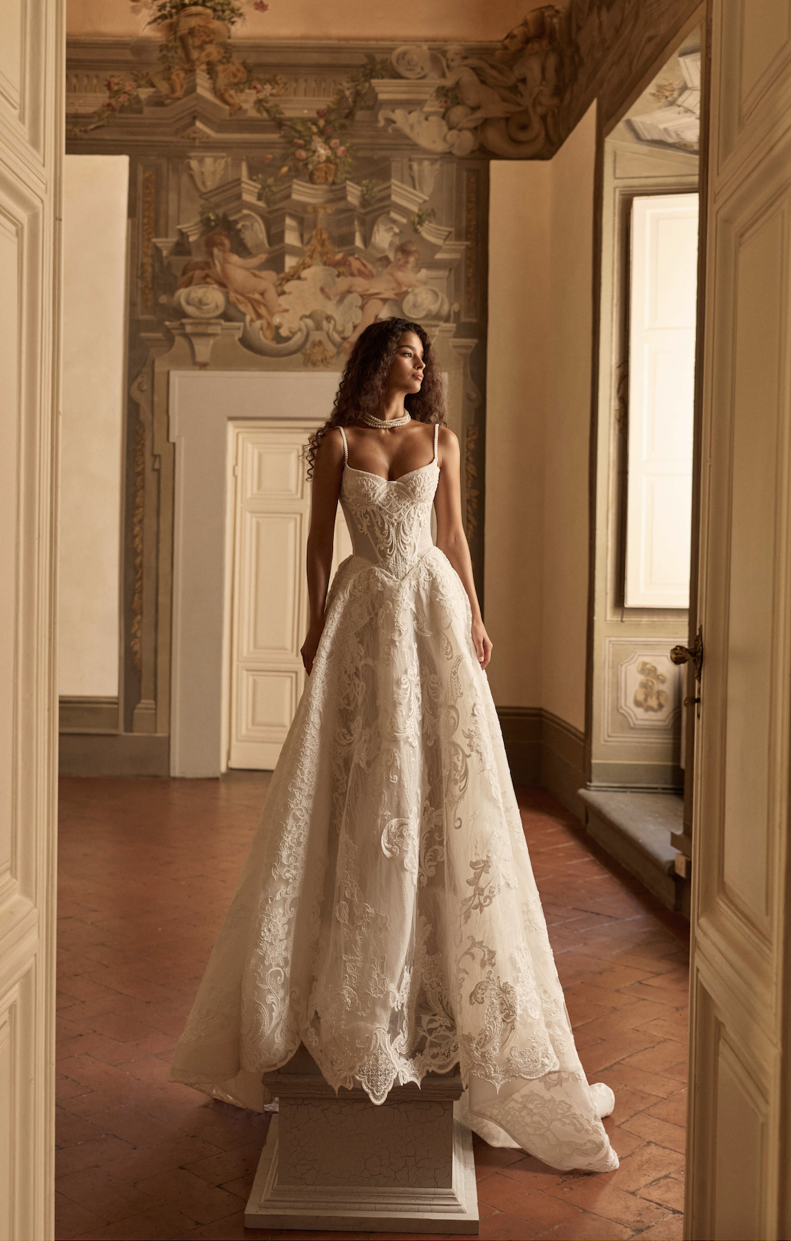 Noiva deslumbrante com vestido Lucinha Silveira